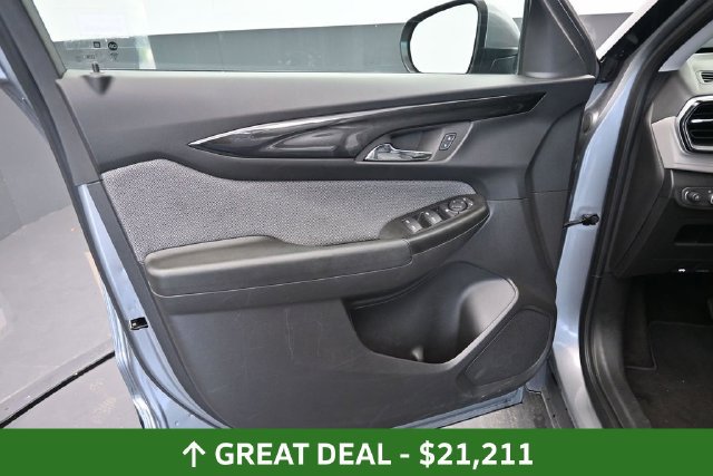 Used 2025 Chevrolet TrailBlazer LT AWD/4WD image 19