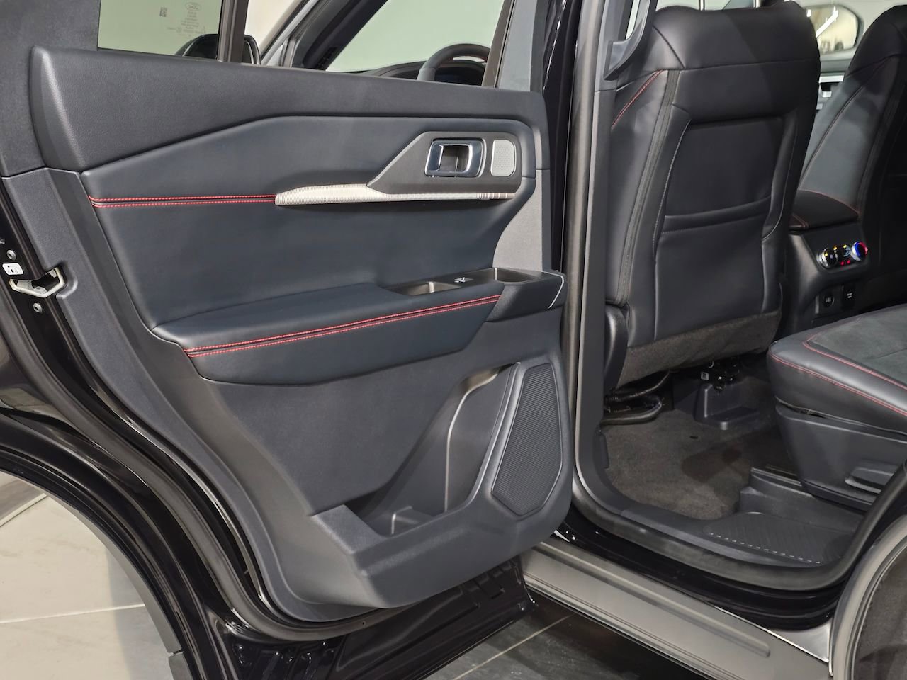 New 2026 Ford Explorer ST image 39