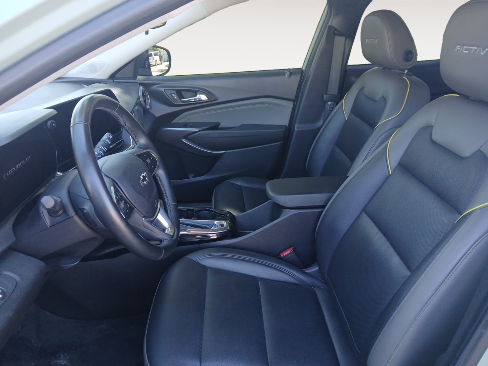 Used 2024 Chevrolet Trax ACTIV w/ Sunroof Package FWD image 9