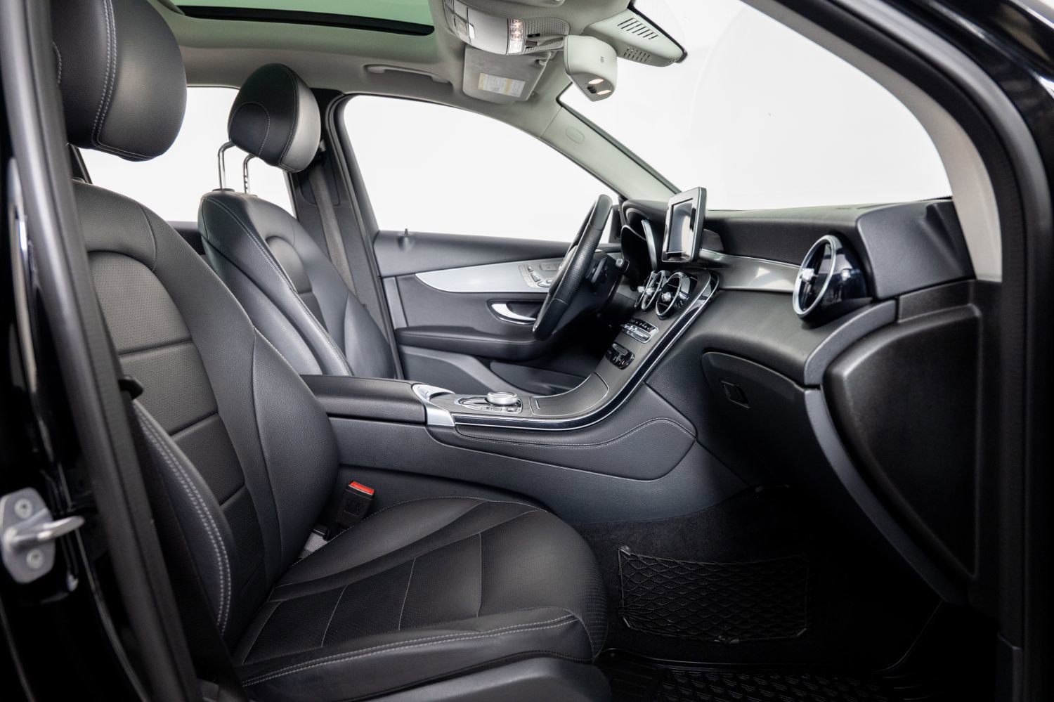 Used 2019 Mercedes-Benz GLC 300 4MATIC w/ Premium Package image 26