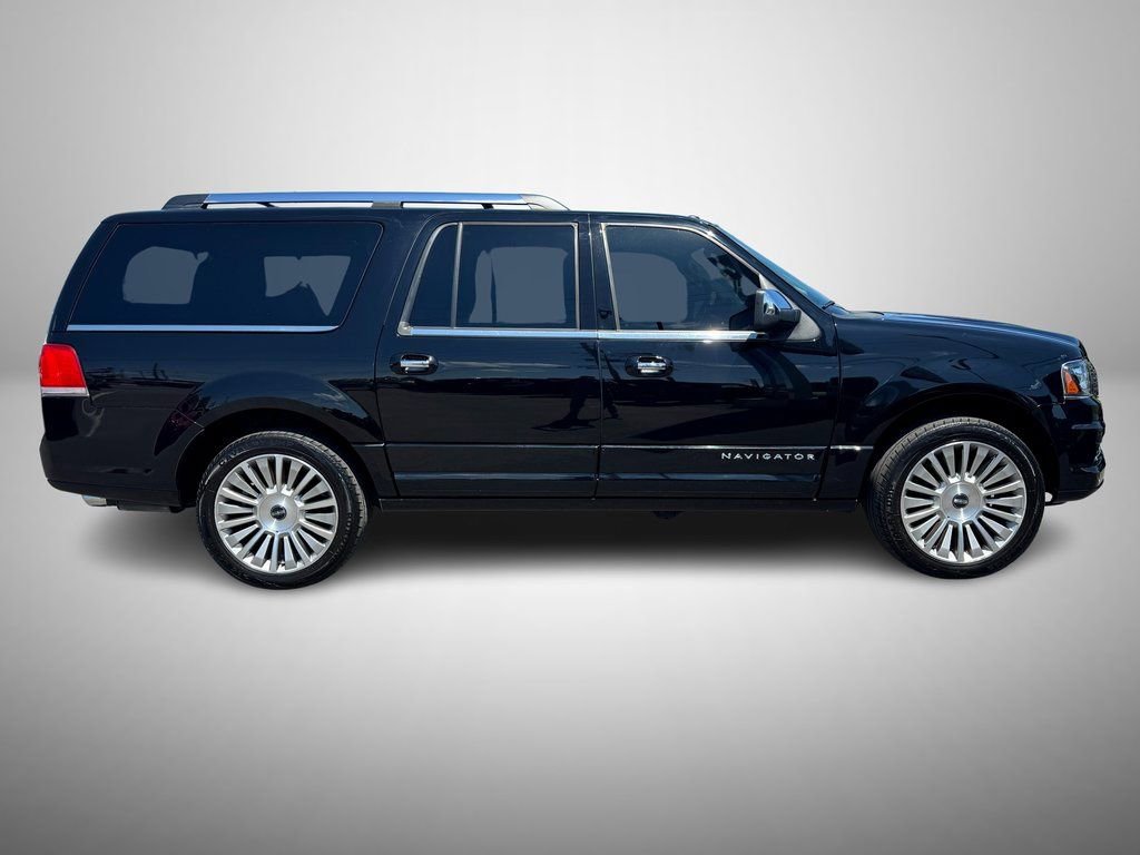 Used 2017 Lincoln Navigator L Reserve image 5