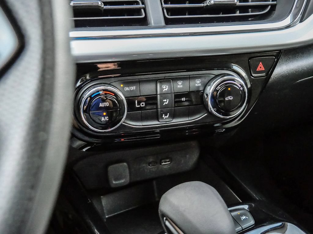 Used 2025 Chevrolet Trax LT FWD image 45