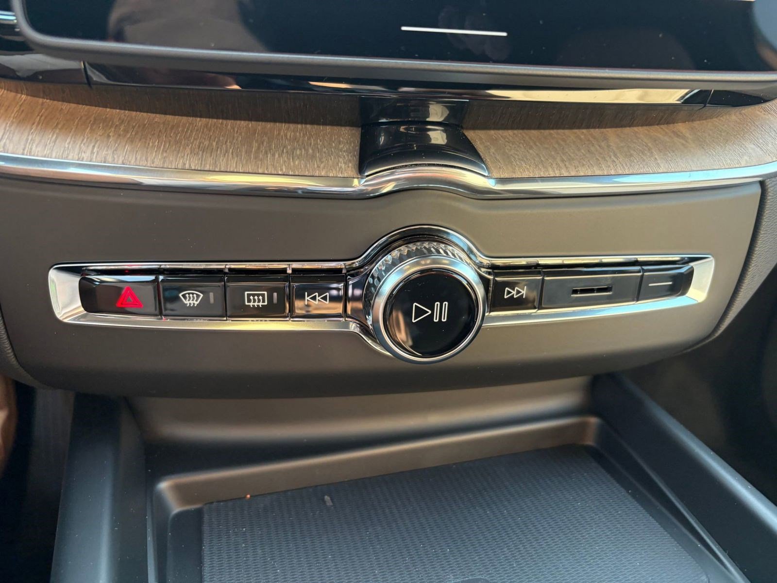 New 2026 Volvo XC60 B5 Plus w/ Climate Package image 19