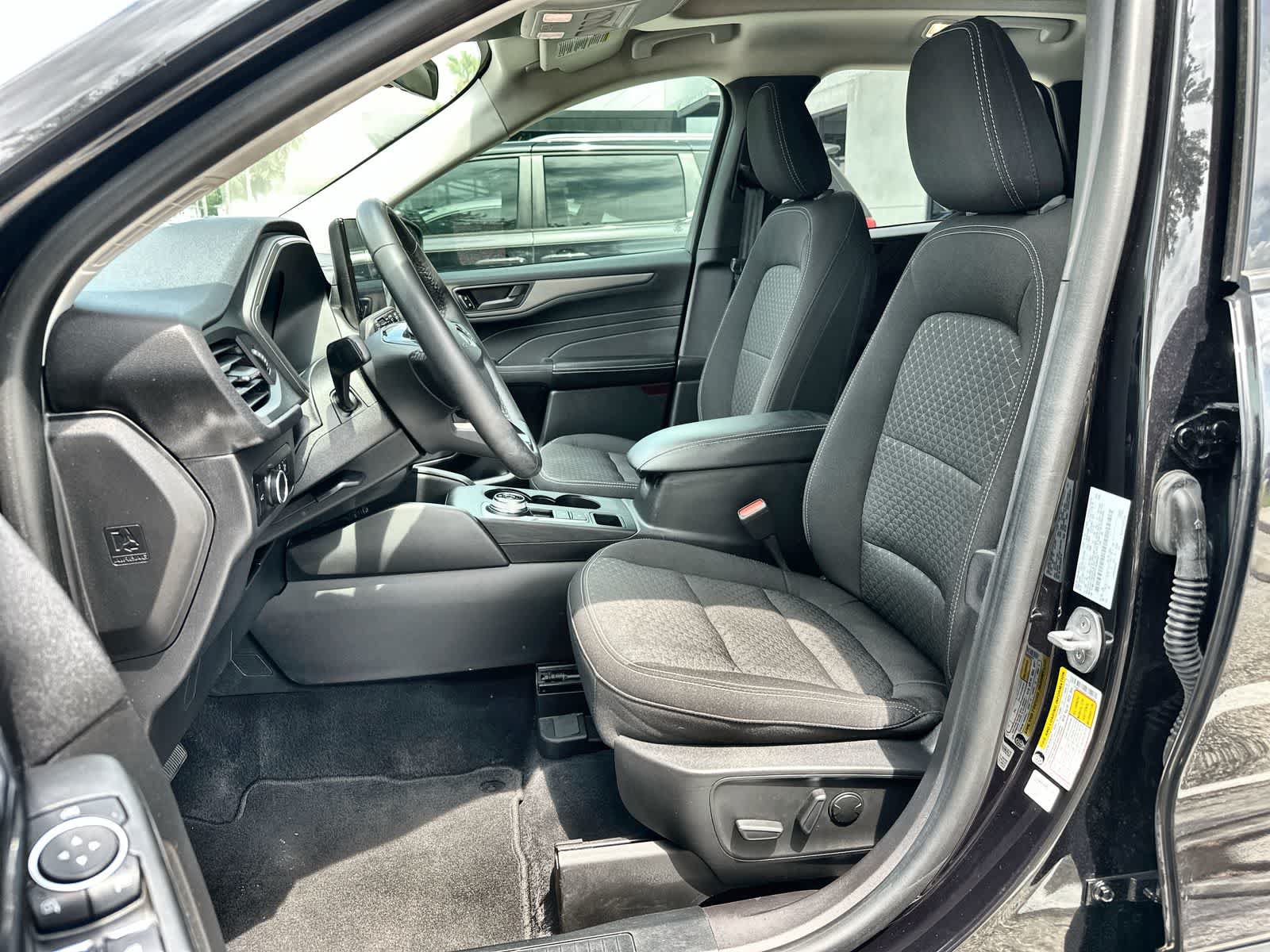 Used 2023 Ford Escape Active w/ Tech Pack #1 FWD image 3