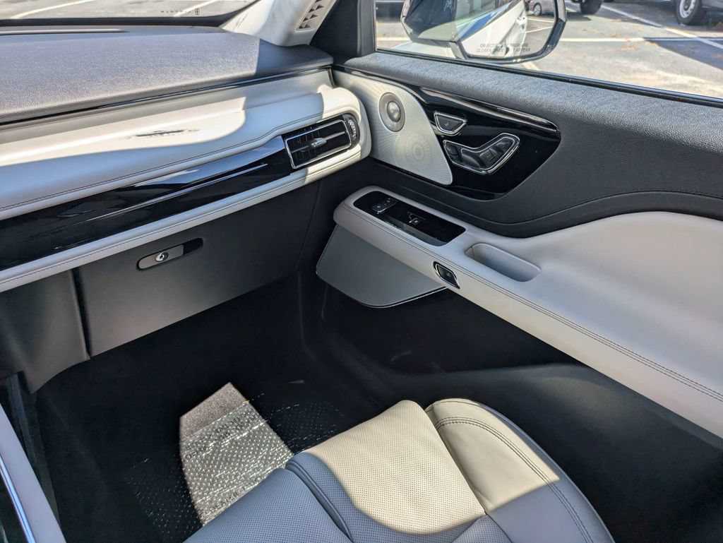 Certified 2026 Lincoln Aviator Reserve w/ Luxury Package RWD image 21