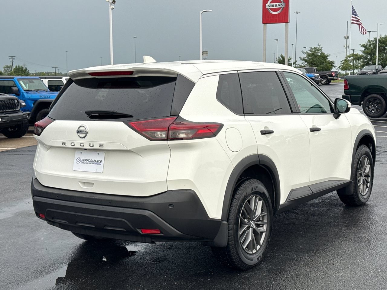 Used 2021 Nissan Rogue S FWD image 3