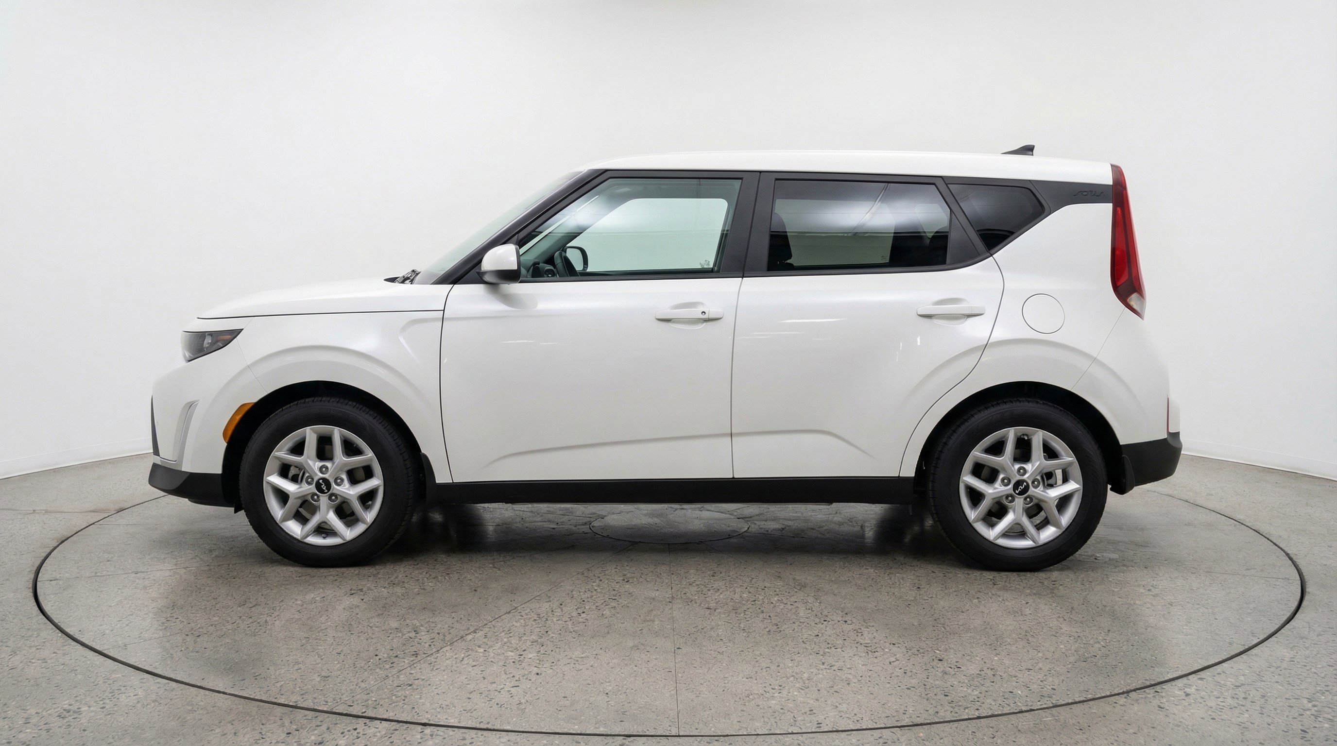 Used 2025 Kia Soul LX w/ LX Technology Package image 5