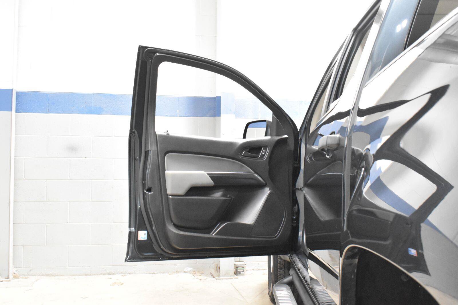 Used 2018 Chevrolet Colorado W/T w/ WT Convenience Package RWD image 8