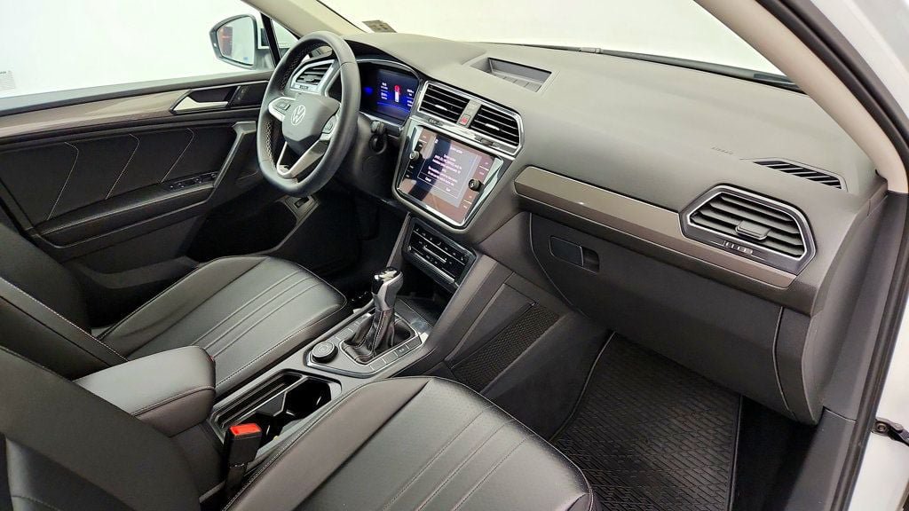 Used 2022 Volkswagen Tiguan SE w/ Panoramic Sunroof Package AWD/4WD image 24