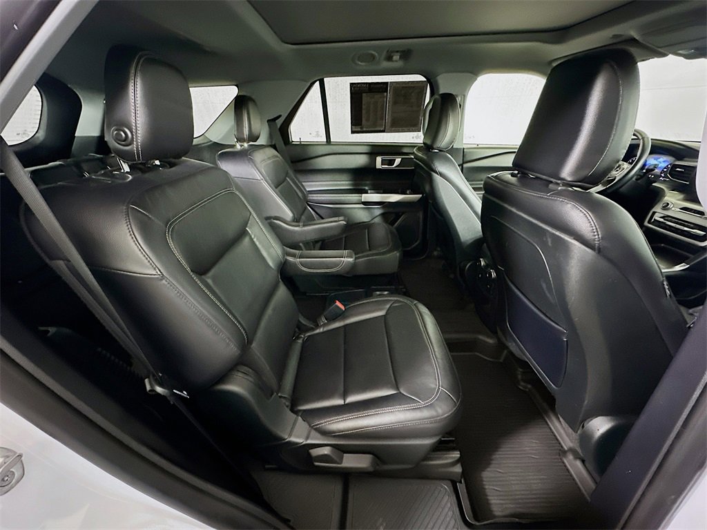 Used 2020 Ford Explorer XLT w/ Equipment Group 202A image 11