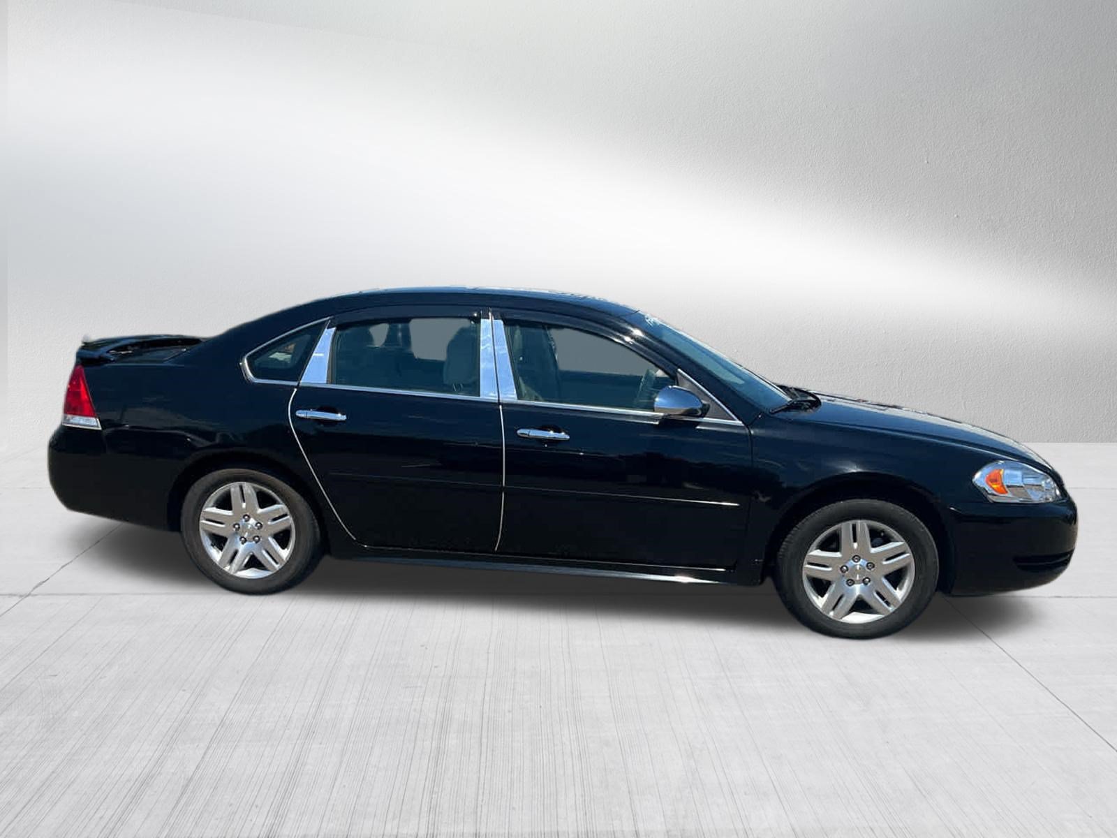 Used 2014 Chevrolet Impala LT w/ LT Sunroof Package FWD image 2