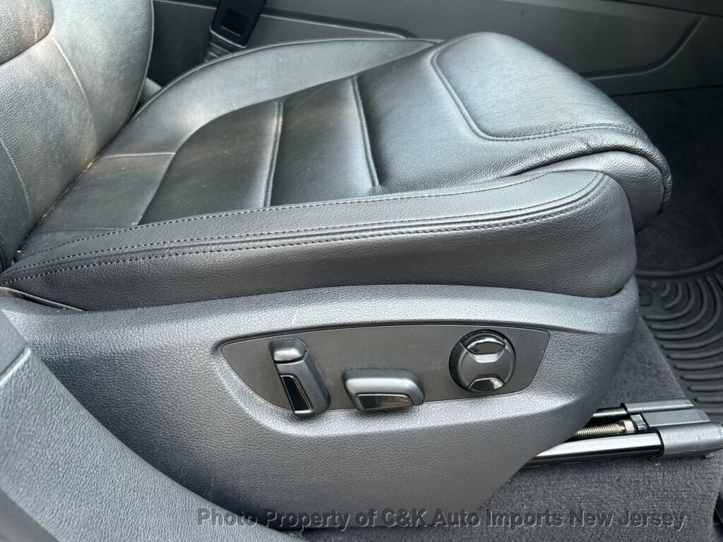 Used 2015 Volkswagen Touareg VR6 AWD/4WD image 23