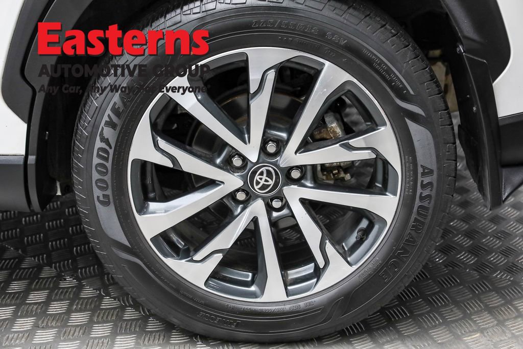 Used 2022 Toyota Corolla Cross XLE w/ Convenience Package image 8