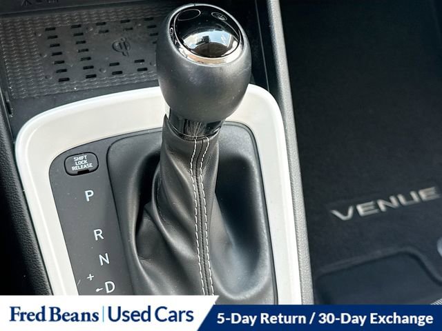 Used 2023 Hyundai Venue Limited image 19