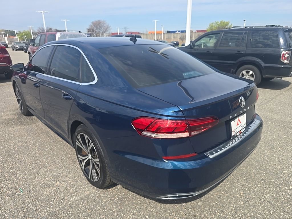 Used 2022 Volkswagen Passat 2.0T SE image 7