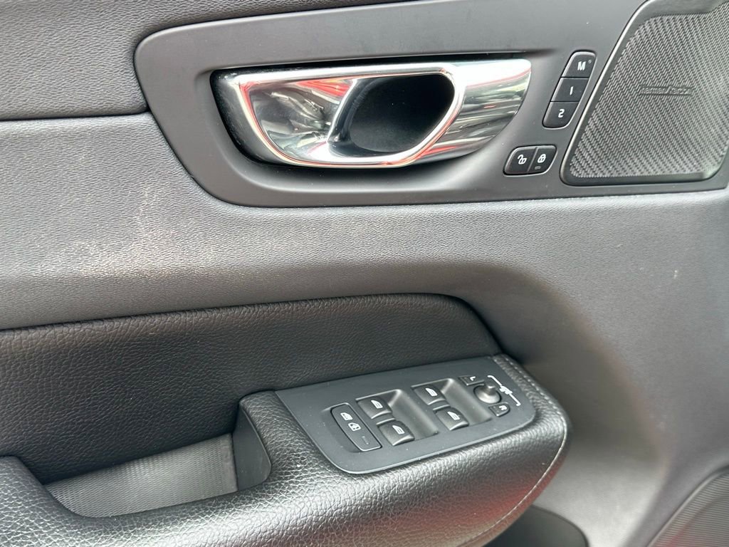 Used 2019 Volvo XC60 T5 Inscription image 16