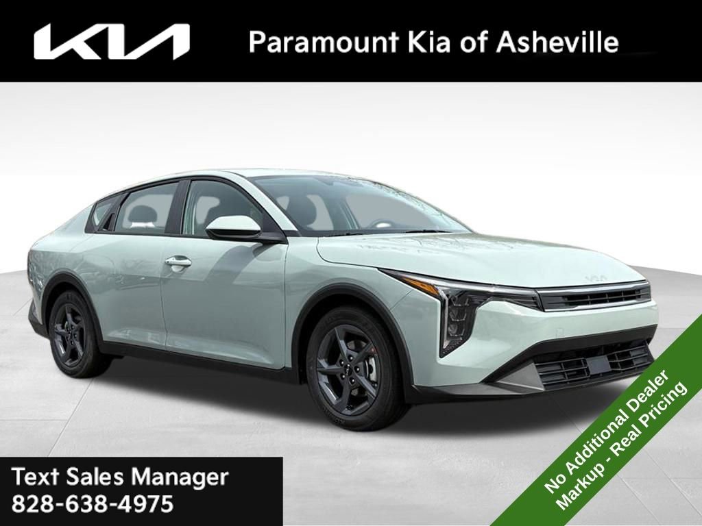New 2026 Kia K4 LXS image 1