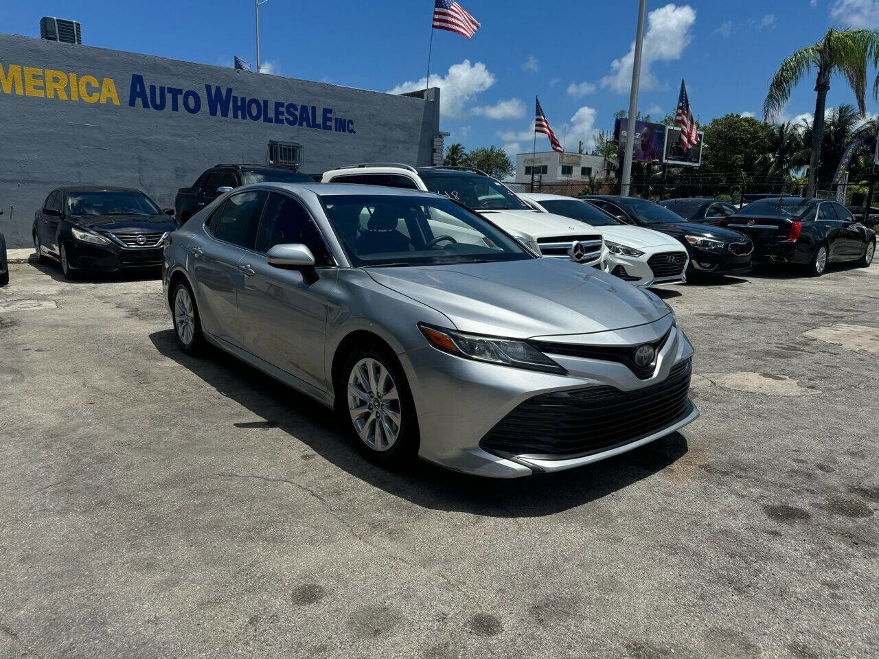 Used 2018 Toyota Camry LE image 11