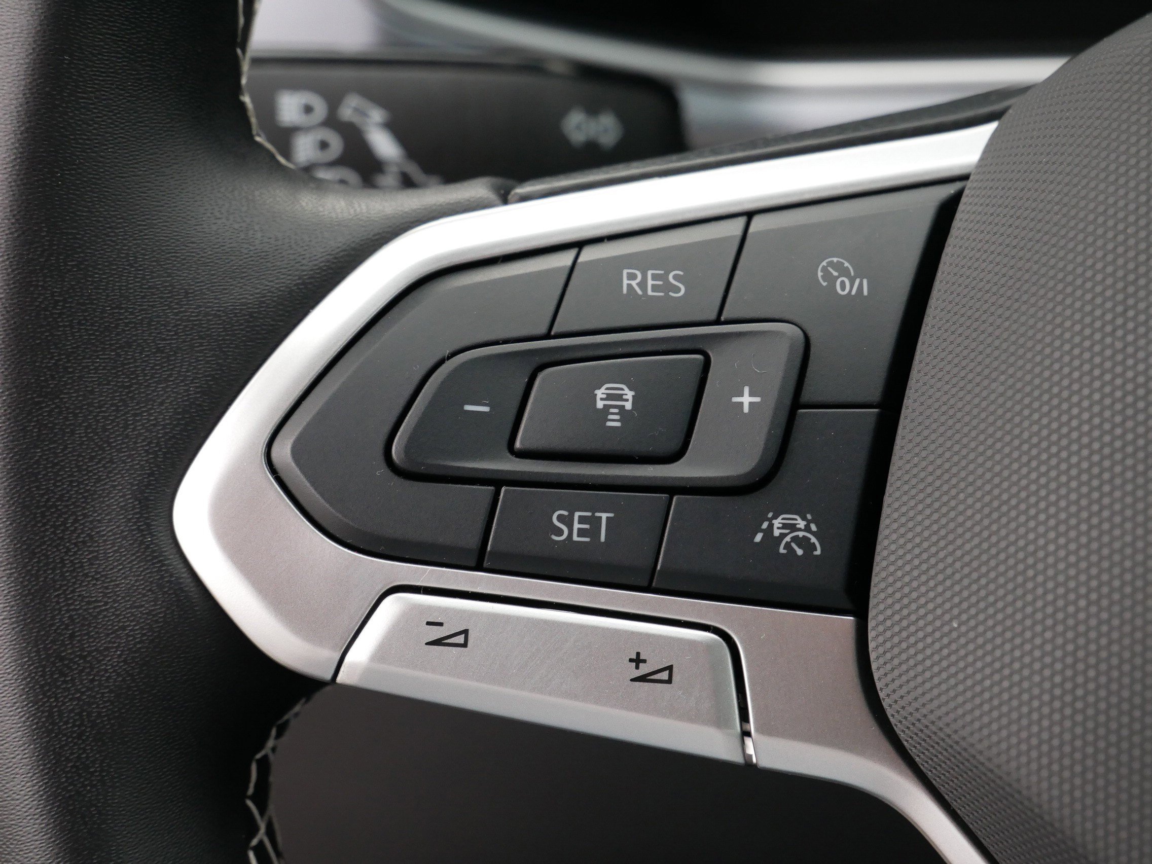 Certified 2025 Volkswagen Taos SEL image 26