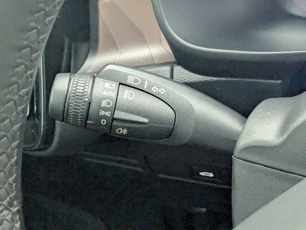 Certified 2024 Volvo C40 Recharge Core AWD/4WD image 36