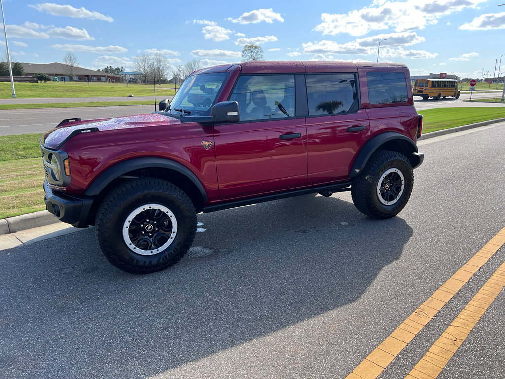 Used 2025 Ford Bronco Badlands image 8