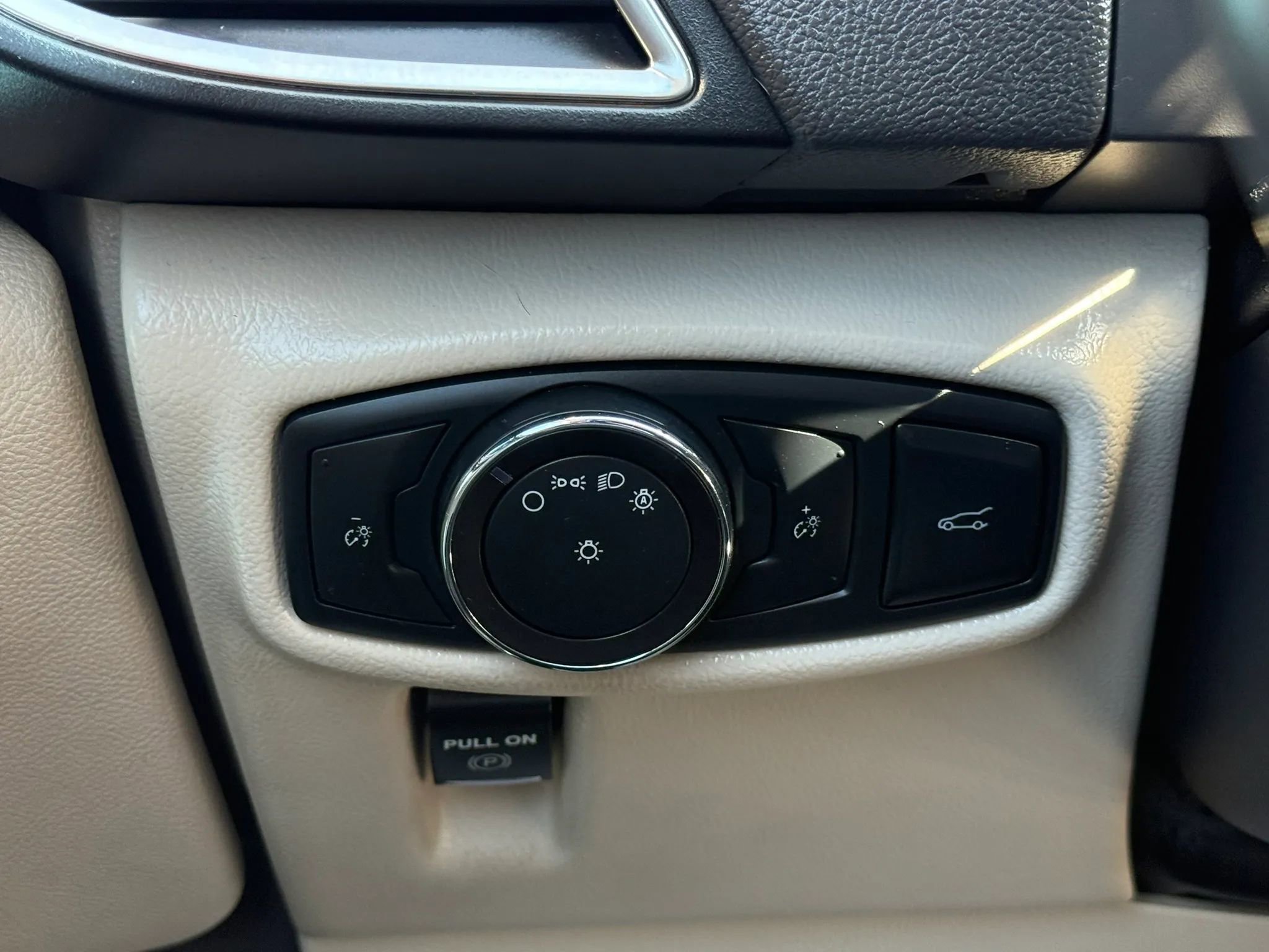 Used 2018 Lincoln MKX Select w/ Select Plus Package AWD/4WD image 37