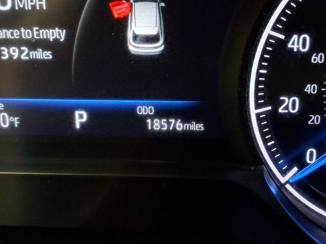 Used 2024 Toyota Venza LE image 2