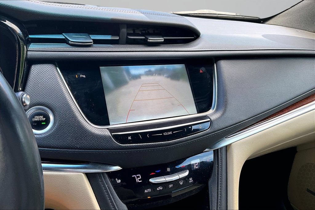 Used 2018 Cadillac XT5 Luxury w/ Driver Awareness Package AWD/4WD image 14