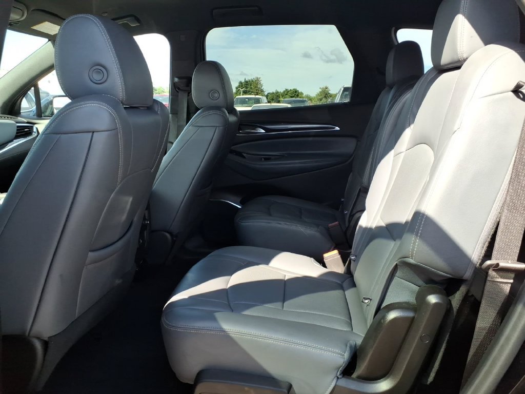 Used 2024 Buick Enclave Essence AWD/4WD image 10