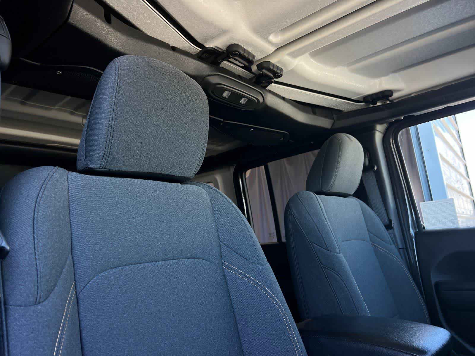 Used 2024 Jeep Wrangler Unlimited AWD/4WD image 17
