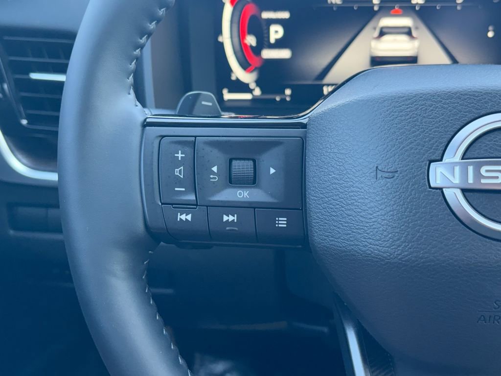 Used 2025 Nissan Rogue Platinum w/ Platinum Premium Package image 12