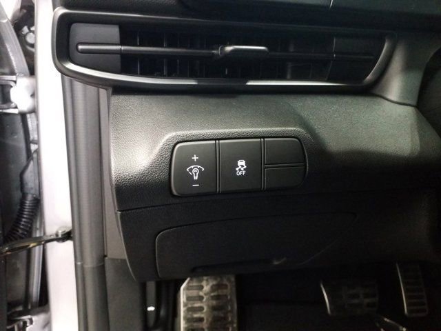 Certified 2025 Hyundai Elantra Sport image 10