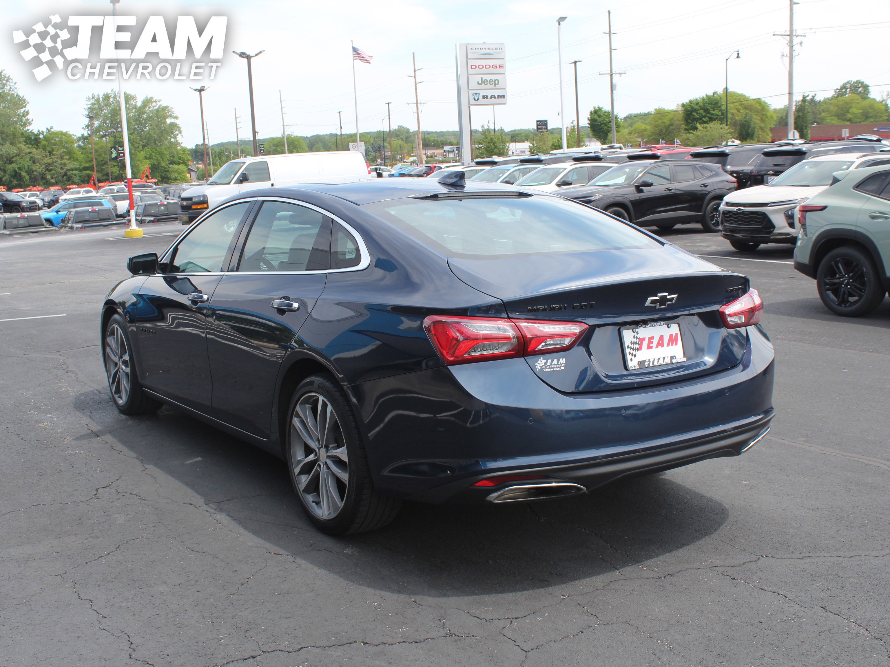 Used 2019 Chevrolet Malibu Premier w/ Sun and Wheel Package FWD image 6