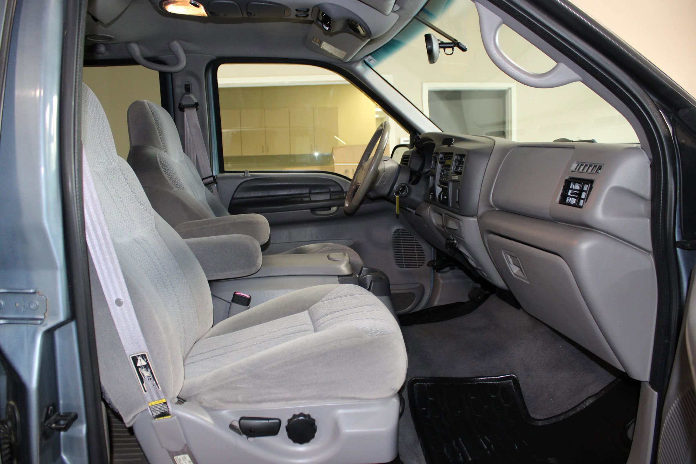 Used 2000 Ford Excursion XLT AWD/4WD image 27