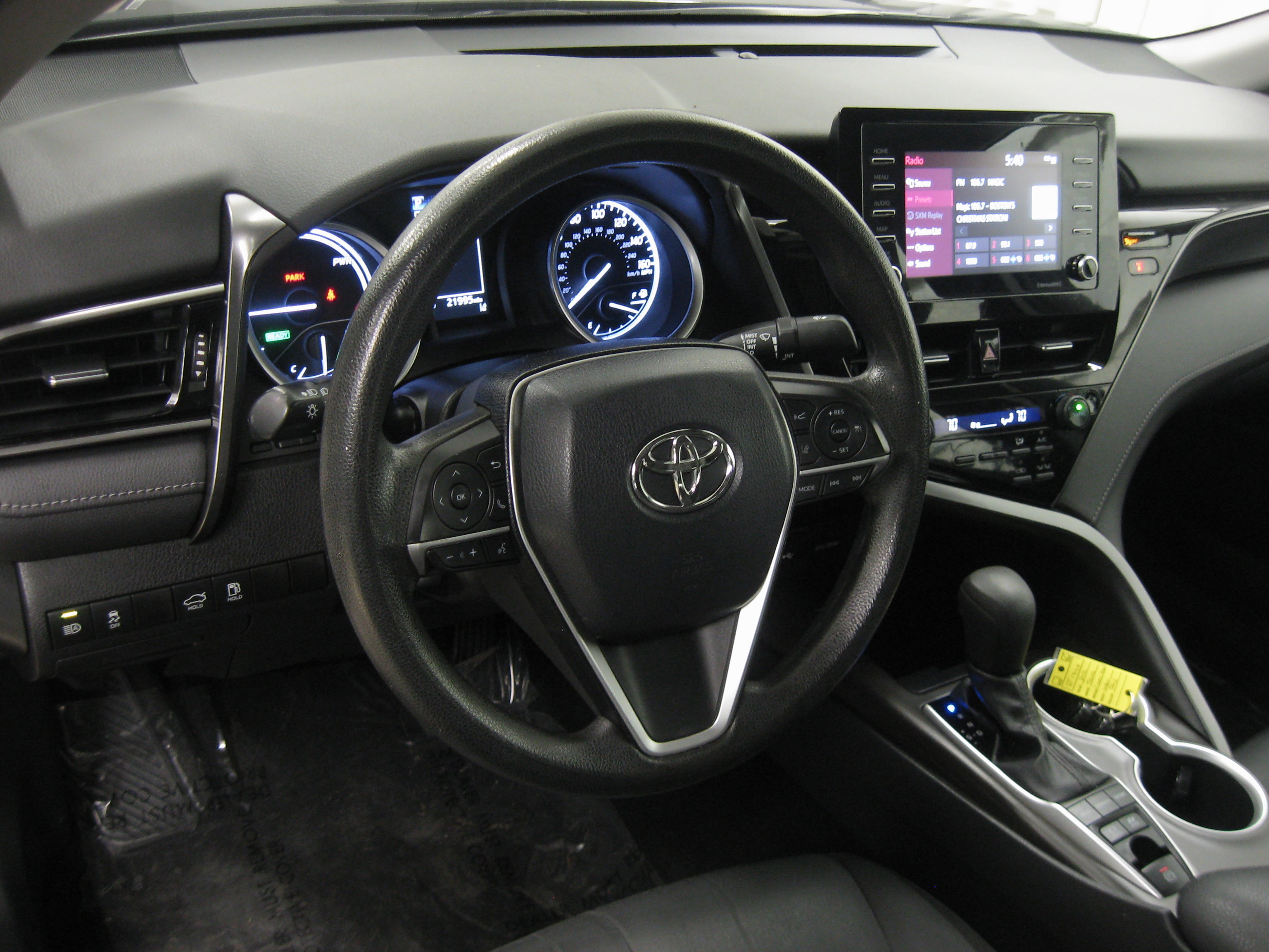 Used 2021 Toyota Camry LE image 9