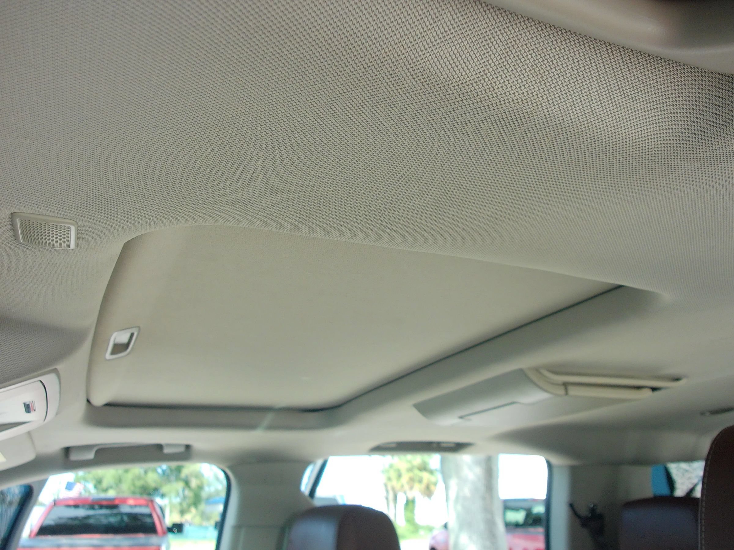 Used 2017 Chevrolet Suburban Premier RWD image 15