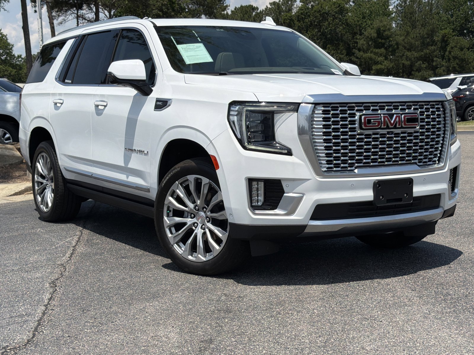 Used 2024 GMC Yukon Denali w/ Advanced Technology Package AWD/4WD image 2