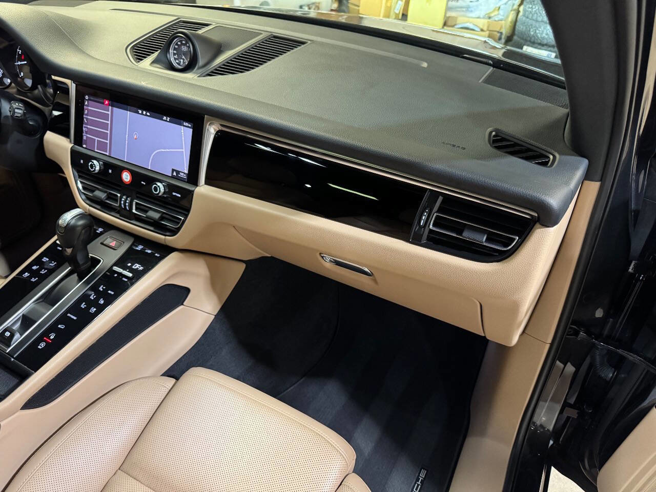 Used 2024 Porsche Macan w/ Premium Plus Package image 52