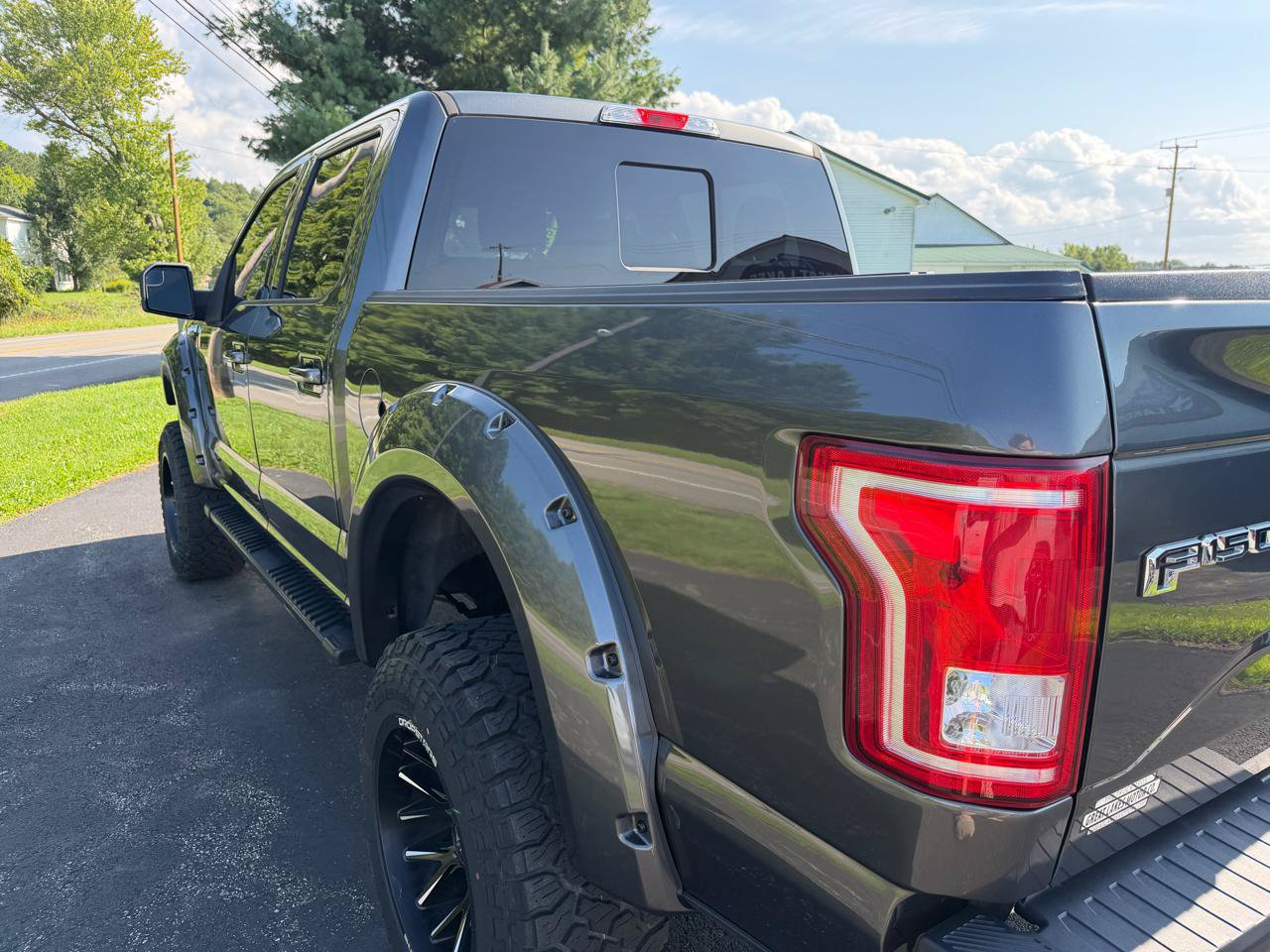 Used 2017 Ford F150 XLT w/ Equipment Group 302A Luxury AWD/4WD image 14