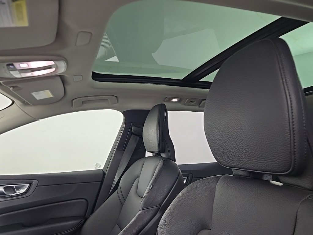 Certified 2023 Volvo XC60 B5 Plus w/ Climate Package image 17