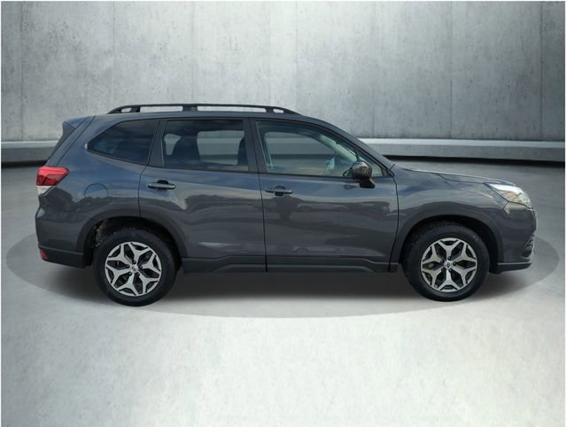 Used 2023 Subaru Forester Premium image 7