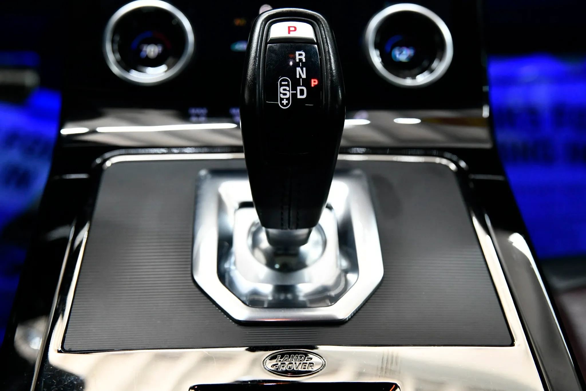 Used 2022 Land Rover Range Rover Evoque R-Dynamic SE image 22