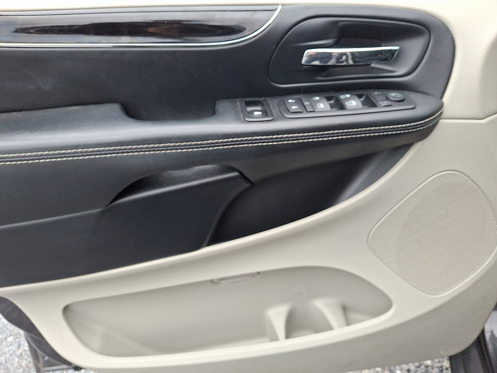 Used 2016 Dodge Grand Caravan SE image 13