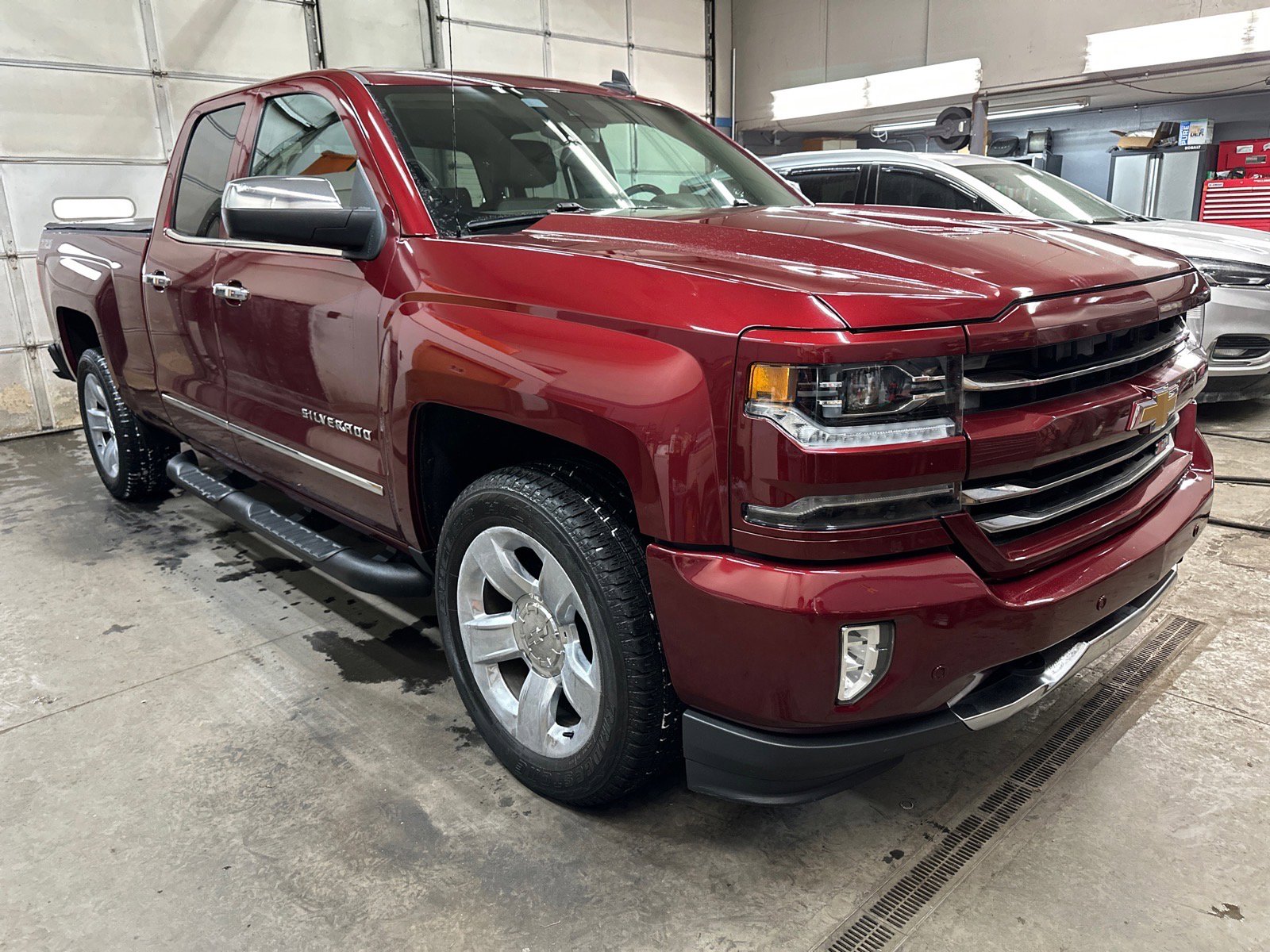 Used 2017 Chevrolet Silverado 1500 LTZ Z71 w/ LTZ Plus Package image 4
