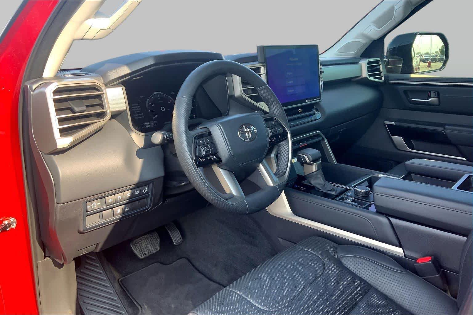 Used 2024 Toyota Tundra Limited AWD/4WD image 18