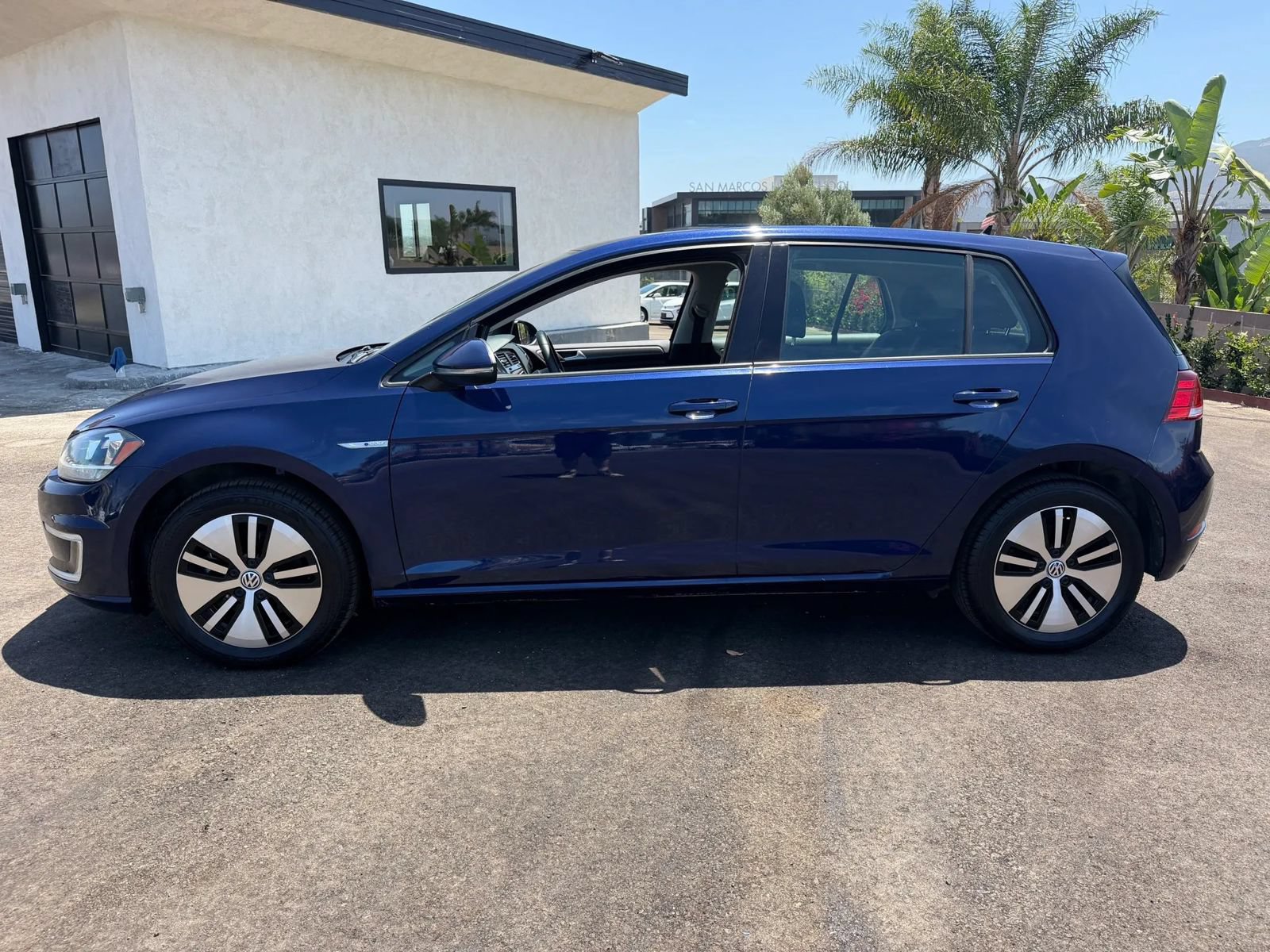 Used 2017 Volkswagen e-Golf SE FWD image 8