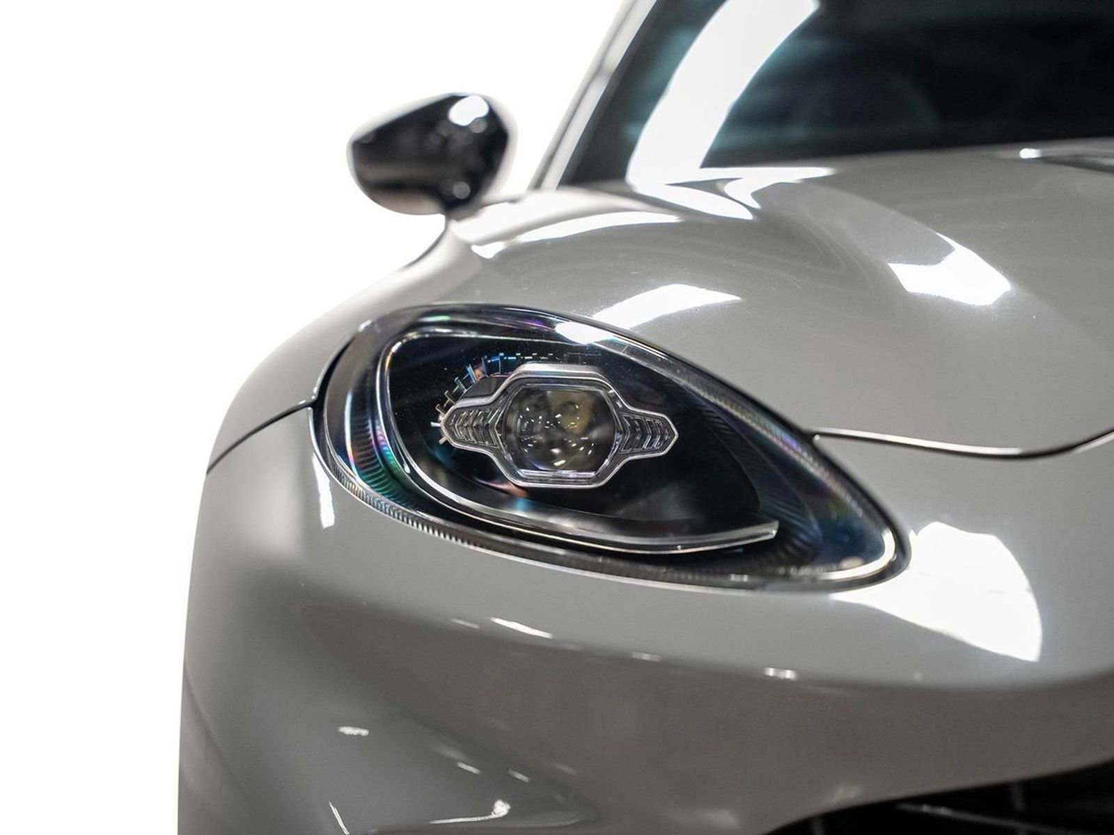 Used 2021 Aston Martin DBX image 8