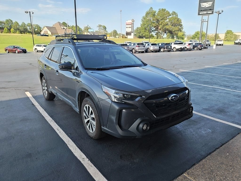 Used 2025 Subaru Outback Premium AWD/4WD image 2