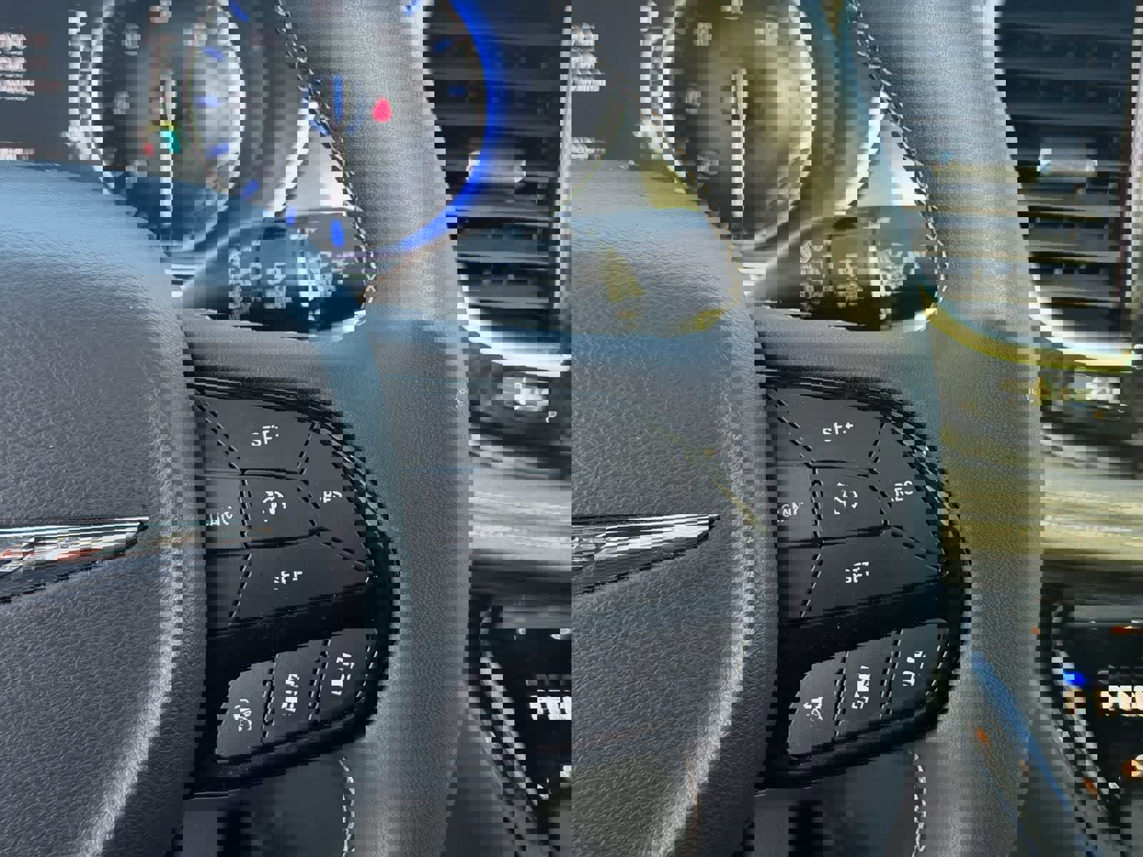 Used 2025 Chrysler Pacifica Limited image 17