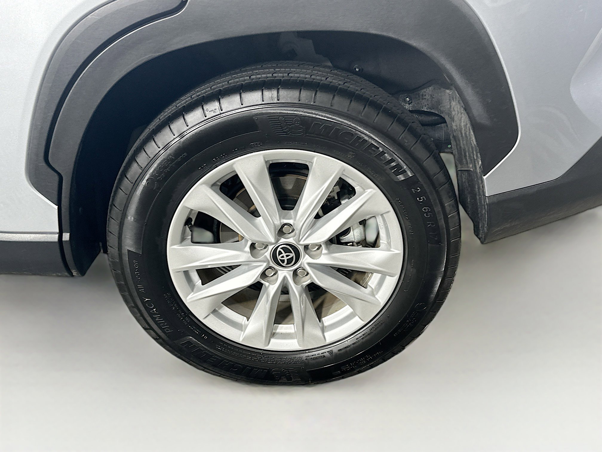 Used 2025 Toyota Corolla Cross LE image 11